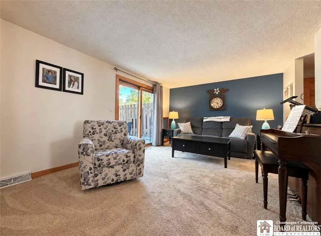 158 Stepping Stone Lane, Orchard Park, New York 14, Orchard Park, New York 14127, 3 Bedroom Bedrooms, 8 Room Rooms,1 BathroomBathrooms,Residential,For Sale,158 Stepping Stone Lane, Orchard Park, New York 14,0,R1723467