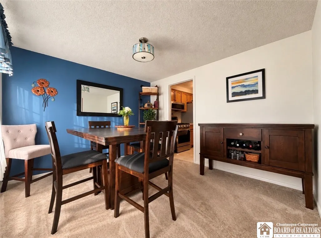 158 Stepping Stone Lane, Orchard Park, New York 14, Orchard Park, New York 14127, 3 Bedroom Bedrooms, 8 Room Rooms,1 BathroomBathrooms,Residential,For Sale,158 Stepping Stone Lane, Orchard Park, New York 14,0,R1723467