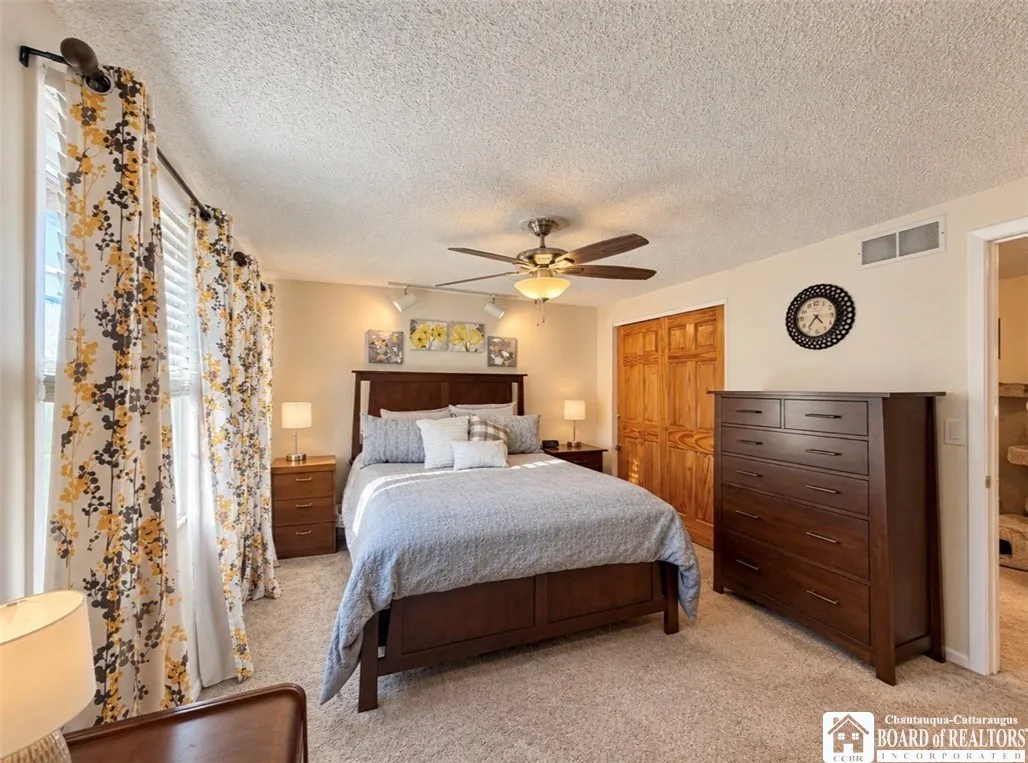 158 Stepping Stone Lane, Orchard Park, New York 14, Orchard Park, New York 14127, 3 Bedroom Bedrooms, 8 Room Rooms,1 BathroomBathrooms,Residential,For Sale,158 Stepping Stone Lane, Orchard Park, New York 14,0,R1723467