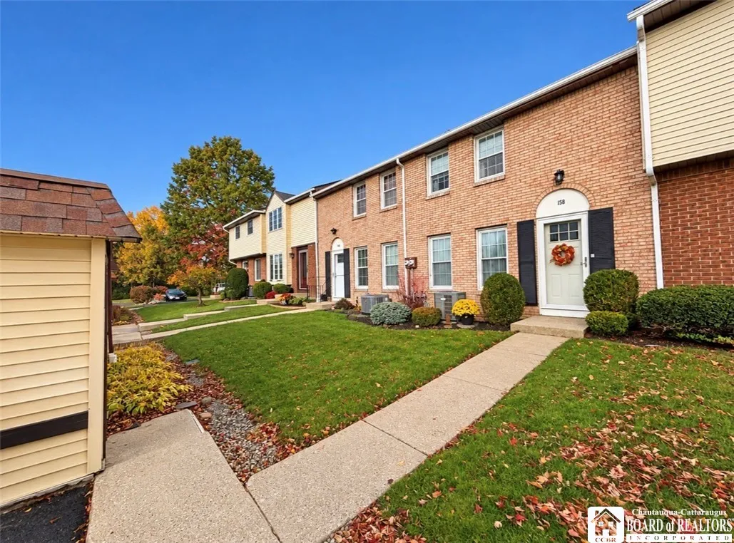 158 Stepping Stone Lane, Orchard Park, New York 14, Orchard Park, New York 14127, 3 Bedroom Bedrooms, 8 Room Rooms,1 BathroomBathrooms,Residential,For Sale,158 Stepping Stone Lane, Orchard Park, New York 14,0,R1723467