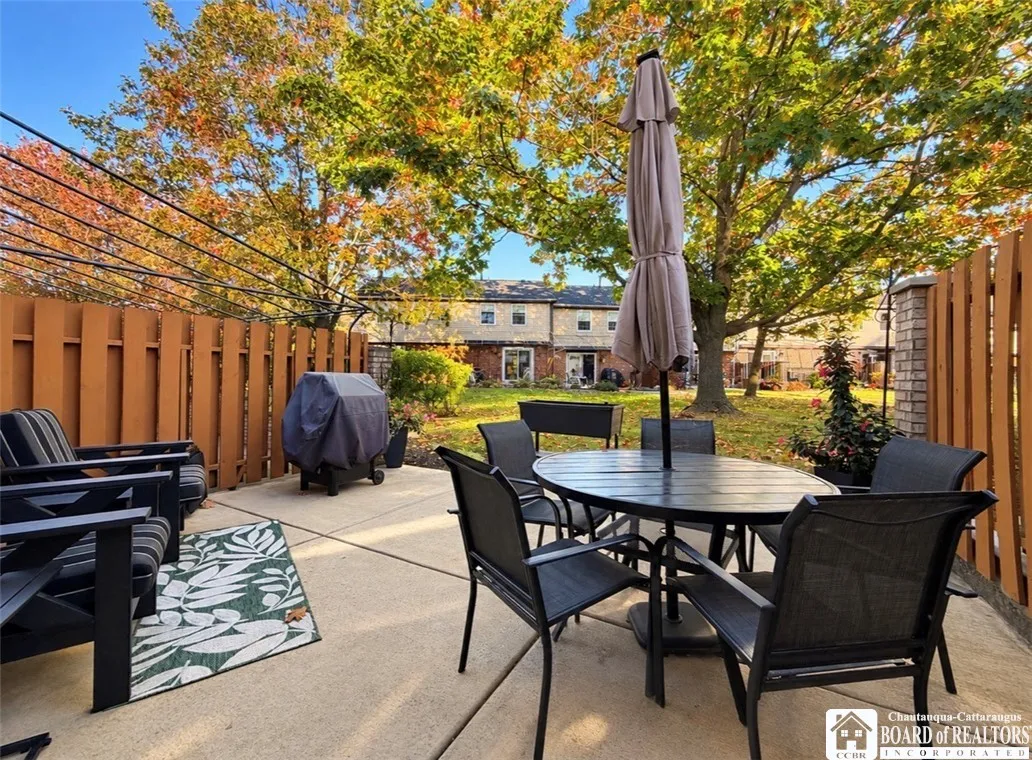 158 Stepping Stone Lane, Orchard Park, New York 14, Orchard Park, New York 14127, 3 Bedroom Bedrooms, 8 Room Rooms,1 BathroomBathrooms,Residential,For Sale,158 Stepping Stone Lane, Orchard Park, New York 14,0,R1723467