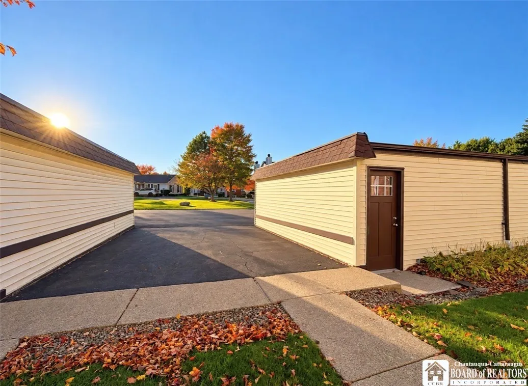 158 Stepping Stone Lane, Orchard Park, New York 14, Orchard Park, New York 14127, 3 Bedroom Bedrooms, 8 Room Rooms,1 BathroomBathrooms,Residential,For Sale,158 Stepping Stone Lane, Orchard Park, New York 14,0,R1723467