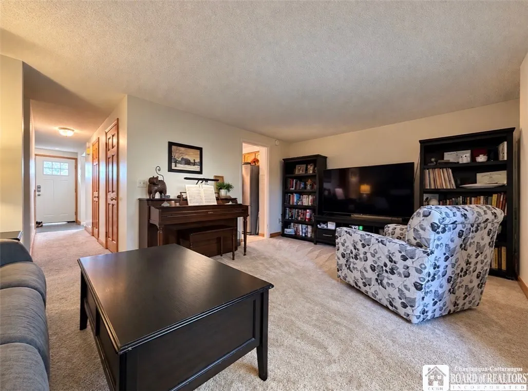 158 Stepping Stone Lane, Orchard Park, New York 14, Orchard Park, New York 14127, 3 Bedroom Bedrooms, 8 Room Rooms,1 BathroomBathrooms,Residential,For Sale,158 Stepping Stone Lane, Orchard Park, New York 14,0,R1723467