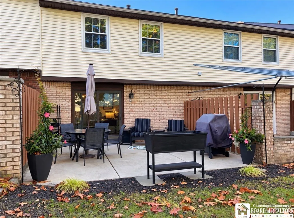 158 Stepping Stone Lane, Orchard Park, New York 14, Orchard Park, New York 14127, 3 Bedroom Bedrooms, 8 Room Rooms,1 BathroomBathrooms,Residential,For Sale,158 Stepping Stone Lane, Orchard Park, New York 14,0,R1723467