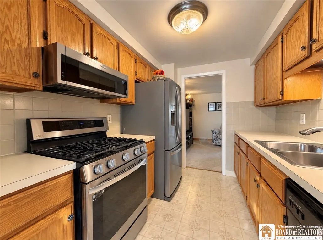 158 Stepping Stone Lane, Orchard Park, New York 14, Orchard Park, New York 14127, 3 Bedroom Bedrooms, 8 Room Rooms,1 BathroomBathrooms,Residential,For Sale,158 Stepping Stone Lane, Orchard Park, New York 14,0,R1723467
