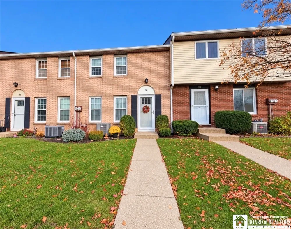 158 Stepping Stone Lane, Orchard Park, New York 14, Orchard Park, New York 14127, 3 Bedroom Bedrooms, 8 Room Rooms,1 BathroomBathrooms,Residential,For Sale,158 Stepping Stone Lane, Orchard Park, New York 14,0,R1724023
