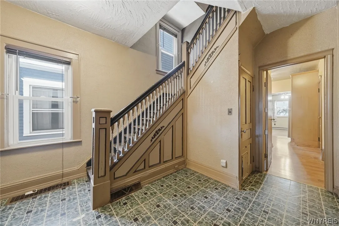 43 West Hazeltine Avenue, Tonawanda, New York 1421, Tonawanda, New York 14217, 4 Bedroom Bedrooms, 10 Room Rooms,2 BathroomBathrooms,Residential,For Sale,43 West Hazeltine Avenue, Tonawanda, New York 1421,0,B1723779