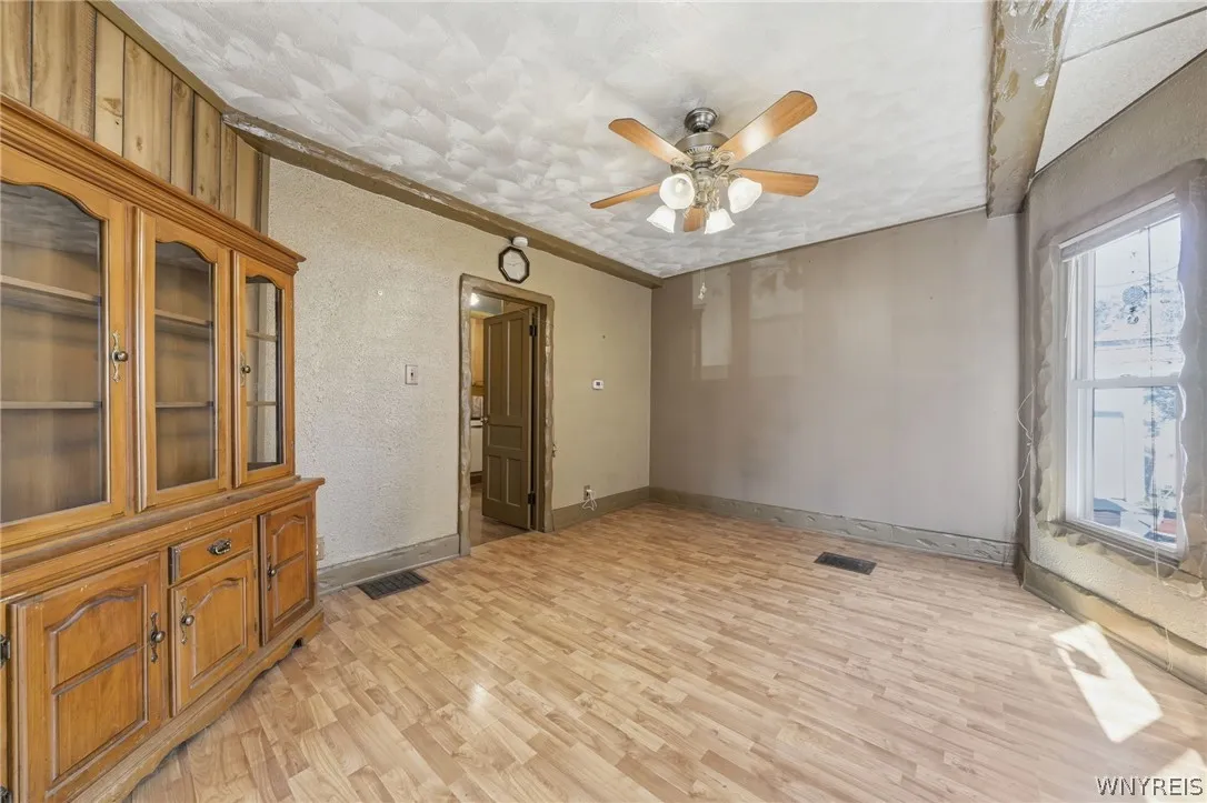 43 West Hazeltine Avenue, Tonawanda, New York 1421, Tonawanda, New York 14217, 4 Bedroom Bedrooms, 10 Room Rooms,2 BathroomBathrooms,Residential,For Sale,43 West Hazeltine Avenue, Tonawanda, New York 1421,0,B1723779