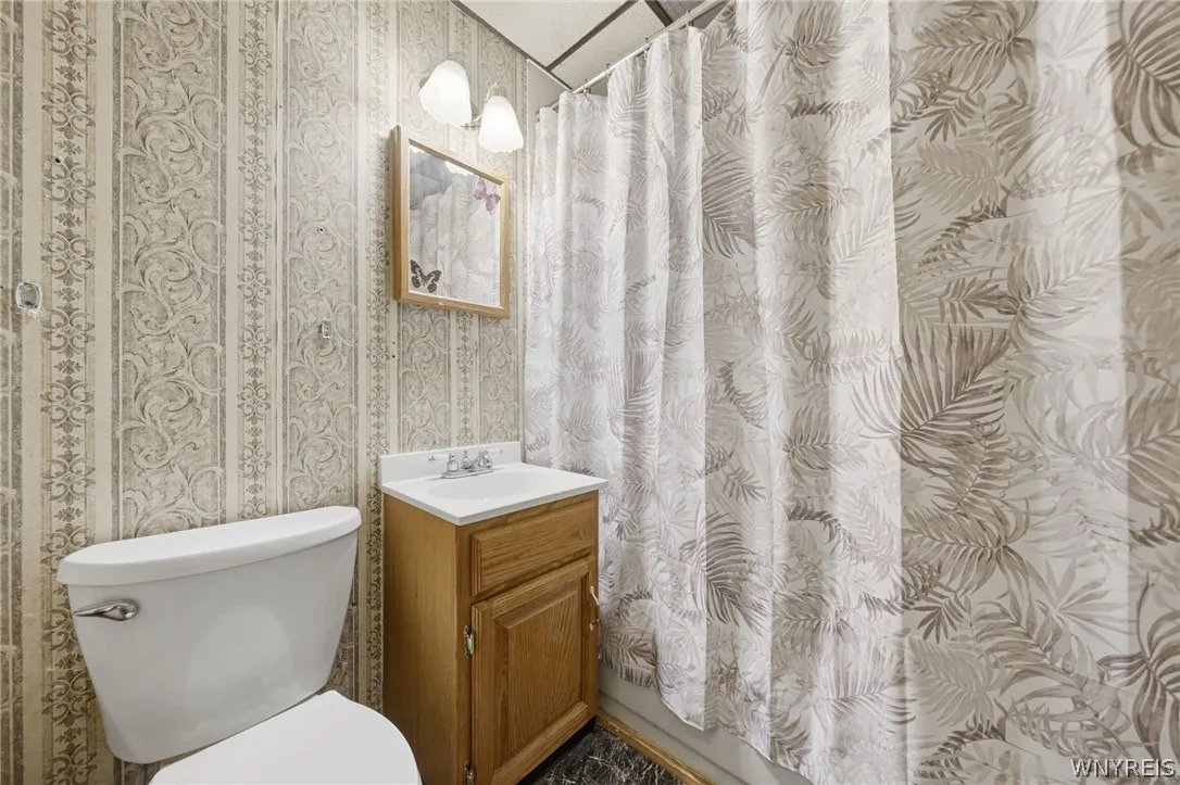 43 West Hazeltine Avenue, Tonawanda, New York 1421, Tonawanda, New York 14217, 4 Bedroom Bedrooms, 10 Room Rooms,2 BathroomBathrooms,Residential,For Sale,43 West Hazeltine Avenue, Tonawanda, New York 1421,0,B1723779