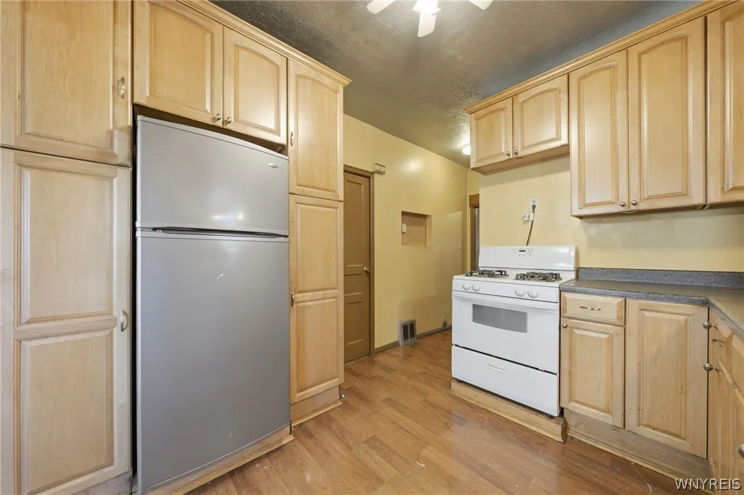 43 West Hazeltine Avenue, Tonawanda, New York 1421, Tonawanda, New York 14217, 4 Bedroom Bedrooms, 10 Room Rooms,2 BathroomBathrooms,Residential,For Sale,43 West Hazeltine Avenue, Tonawanda, New York 1421,0,B1723779