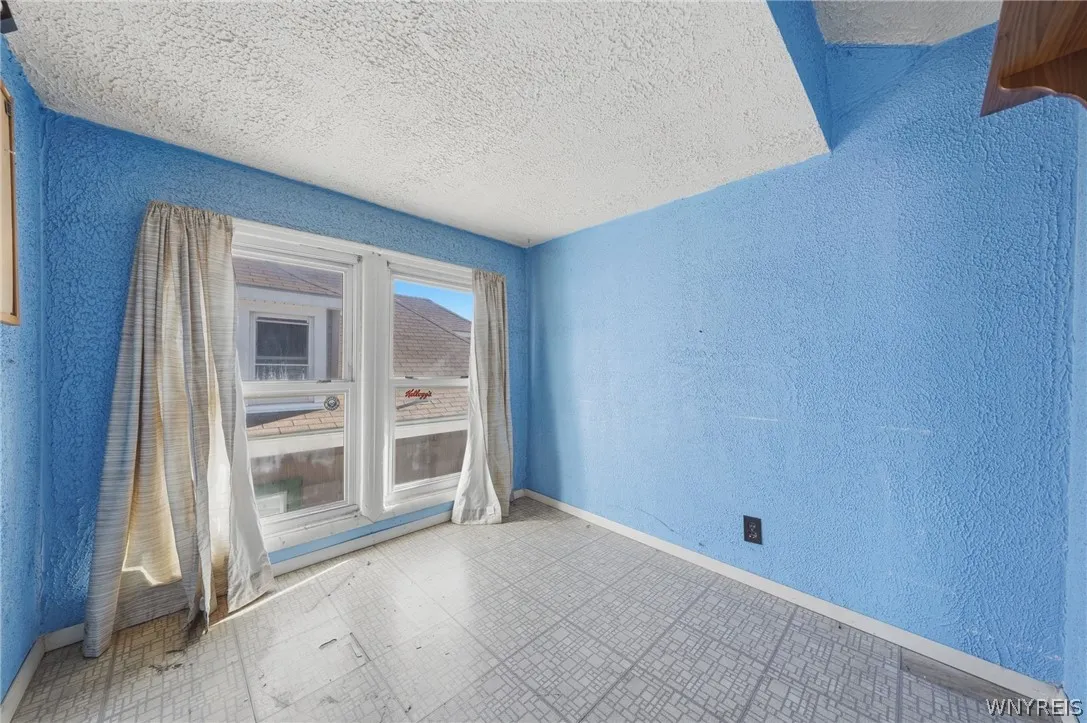 43 West Hazeltine Avenue, Tonawanda, New York 1421, Tonawanda, New York 14217, 4 Bedroom Bedrooms, 10 Room Rooms,2 BathroomBathrooms,Residential,For Sale,43 West Hazeltine Avenue, Tonawanda, New York 1421,0,B1723779