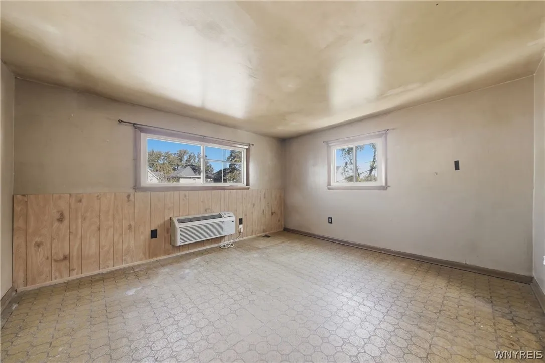 43 West Hazeltine Avenue, Tonawanda, New York 1421, Tonawanda, New York 14217, 4 Bedroom Bedrooms, 10 Room Rooms,2 BathroomBathrooms,Residential,For Sale,43 West Hazeltine Avenue, Tonawanda, New York 1421,0,B1723779