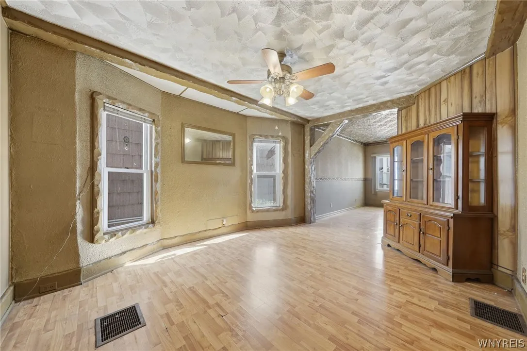 43 West Hazeltine Avenue, Tonawanda, New York 1421, Tonawanda, New York 14217, 4 Bedroom Bedrooms, 10 Room Rooms,2 BathroomBathrooms,Residential,For Sale,43 West Hazeltine Avenue, Tonawanda, New York 1421,0,B1723779