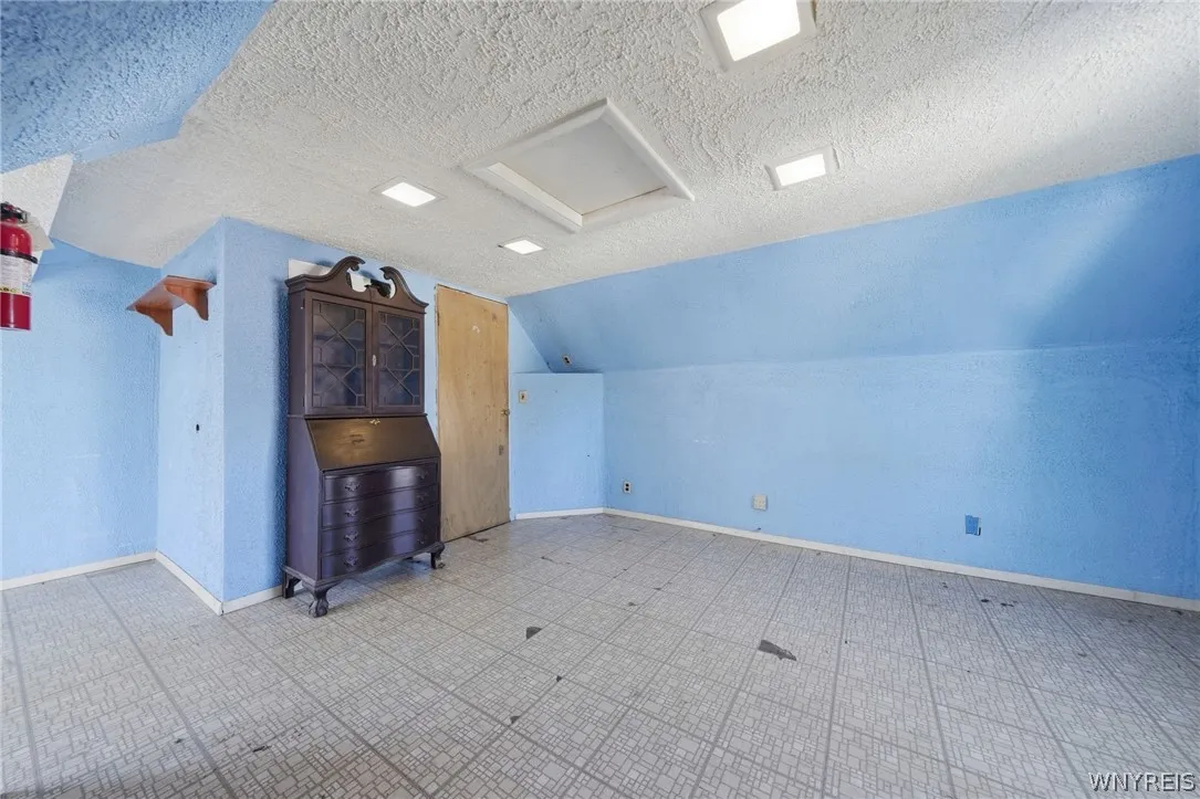 43 West Hazeltine Avenue, Tonawanda, New York 1421, Tonawanda, New York 14217, 4 Bedroom Bedrooms, 10 Room Rooms,2 BathroomBathrooms,Residential,For Sale,43 West Hazeltine Avenue, Tonawanda, New York 1421,0,B1723779