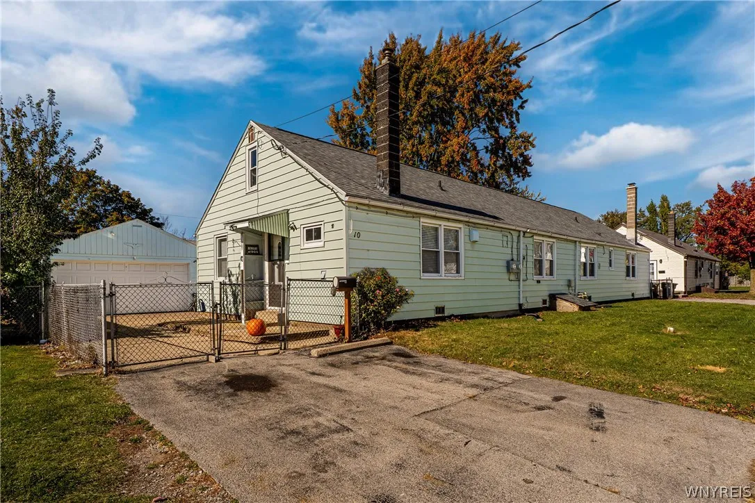 16 Bellah Place 10, Tonawanda, New York 14150, Tonawanda, New York 14150, 5 Bedroom Bedrooms, ,2 BathroomBathrooms,Residential,For Sale,16 Bellah Place 10, Tonawanda, New York 14150,0,B1723715