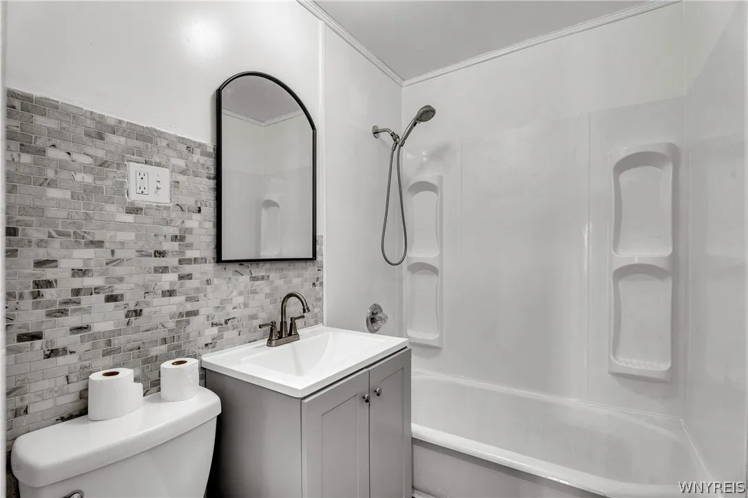 16 Bellah Place 10, Tonawanda, New York 14150, Tonawanda, New York 14150, 5 Bedroom Bedrooms, ,2 BathroomBathrooms,Residential,For Sale,16 Bellah Place 10, Tonawanda, New York 14150,0,B1723715