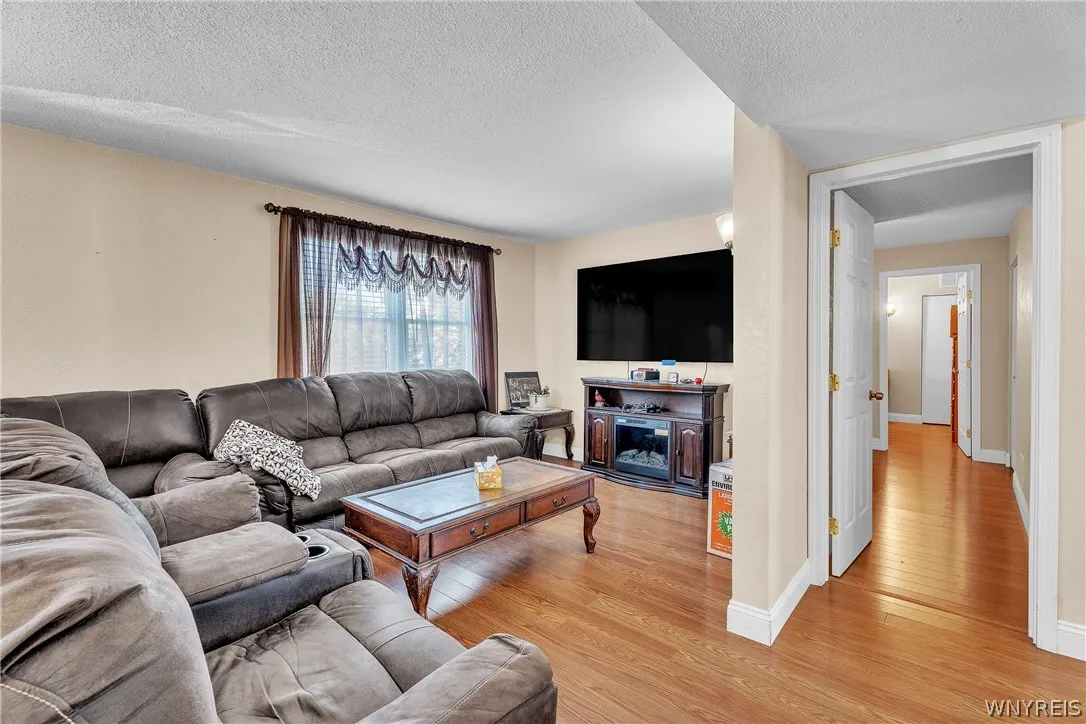 16 Bellah Place 10, Tonawanda, New York 14150, Tonawanda, New York 14150, 5 Bedroom Bedrooms, ,2 BathroomBathrooms,Residential,For Sale,16 Bellah Place 10, Tonawanda, New York 14150,0,B1723715