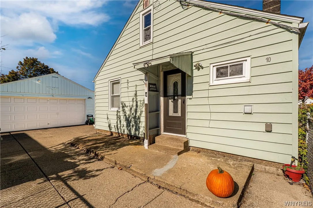 16 Bellah Place 10, Tonawanda, New York 14150, Tonawanda, New York 14150, 5 Bedroom Bedrooms, ,2 BathroomBathrooms,Residential,For Sale,16 Bellah Place 10, Tonawanda, New York 14150,0,B1723715