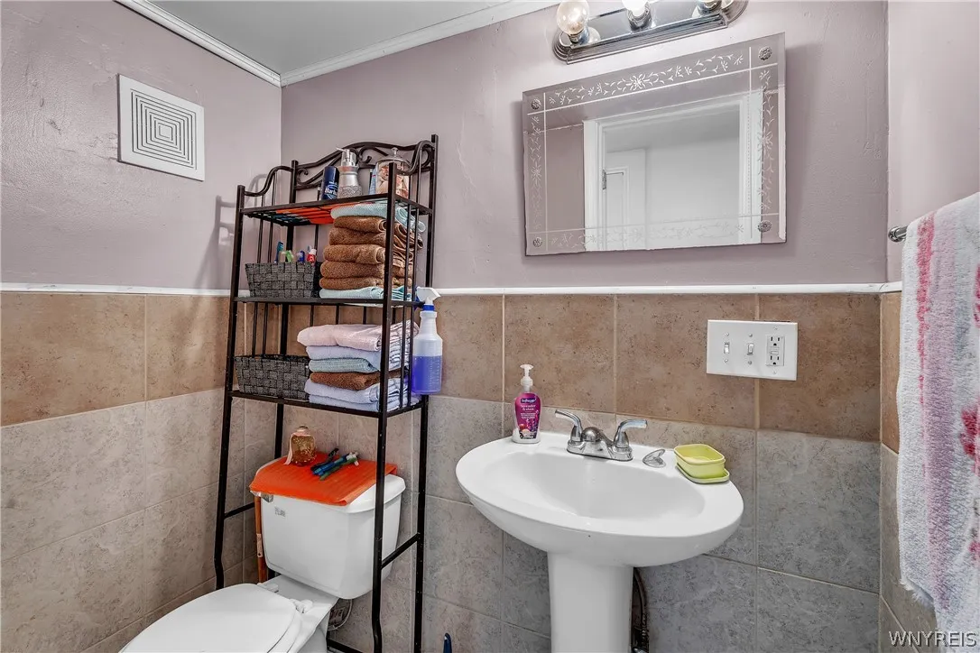 16 Bellah Place 10, Tonawanda, New York 14150, Tonawanda, New York 14150, 5 Bedroom Bedrooms, ,2 BathroomBathrooms,Residential,For Sale,16 Bellah Place 10, Tonawanda, New York 14150,0,B1723715