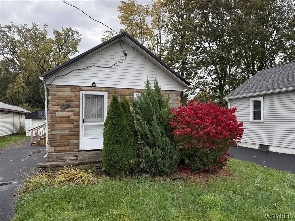 959 Erie Avenue, North Tonawanda, New York 14120, North Tonawanda, New York 14120, 2 Bedroom Bedrooms, 5 Room Rooms,1 BathroomBathrooms,Residential,For Sale,959 Erie Avenue, North Tonawanda, New York 14120,0,B1724075