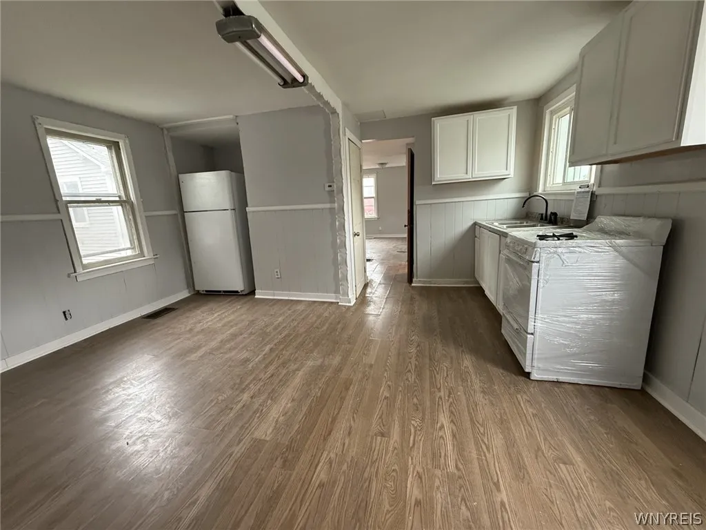 959 Erie Avenue, North Tonawanda, New York 14120, North Tonawanda, New York 14120, 2 Bedroom Bedrooms, 5 Room Rooms,1 BathroomBathrooms,Residential,For Sale,959 Erie Avenue, North Tonawanda, New York 14120,0,B1724075