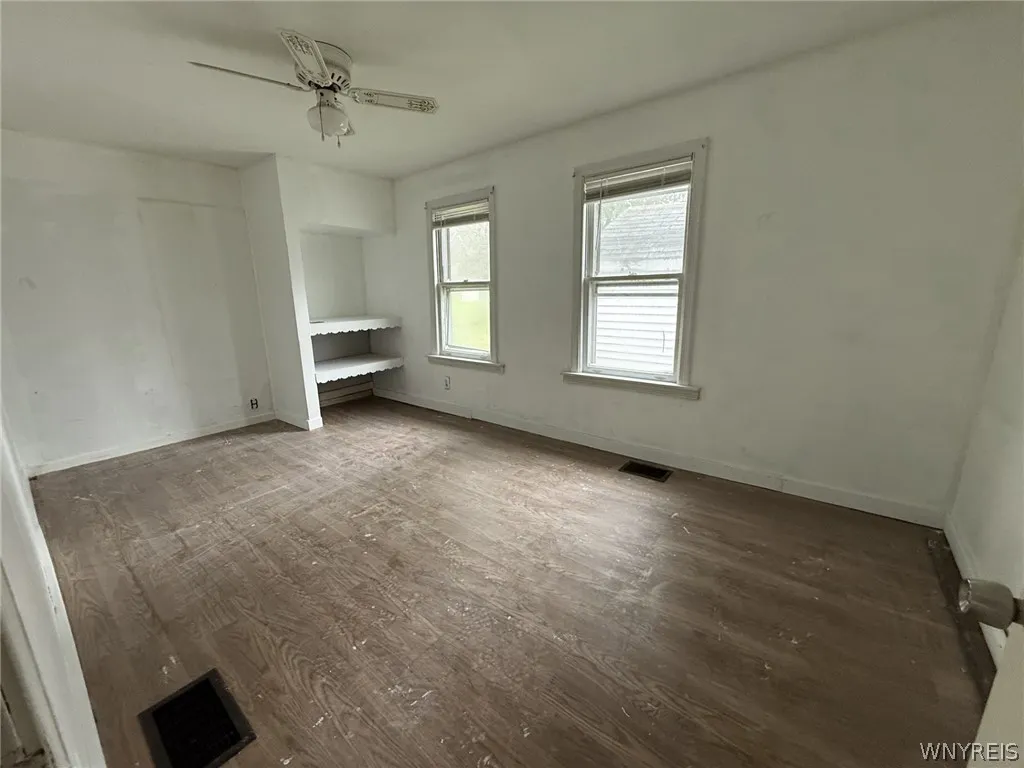 959 Erie Avenue, North Tonawanda, New York 14120, North Tonawanda, New York 14120, 2 Bedroom Bedrooms, 5 Room Rooms,1 BathroomBathrooms,Residential,For Sale,959 Erie Avenue, North Tonawanda, New York 14120,0,B1724075