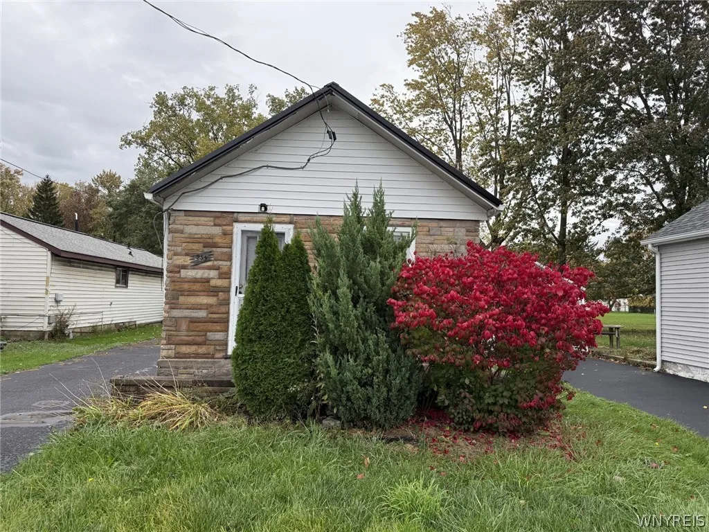 959 Erie Avenue, North Tonawanda, New York 14120, North Tonawanda, New York 14120, 2 Bedroom Bedrooms, 5 Room Rooms,1 BathroomBathrooms,Residential,For Sale,959 Erie Avenue, North Tonawanda, New York 14120,0,B1724075