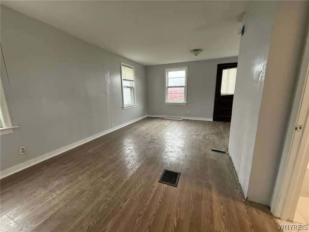 959 Erie Avenue, North Tonawanda, New York 14120, North Tonawanda, New York 14120, 2 Bedroom Bedrooms, 5 Room Rooms,1 BathroomBathrooms,Residential,For Sale,959 Erie Avenue, North Tonawanda, New York 14120,0,B1724075