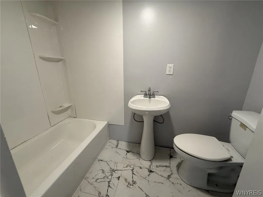 959 Erie Avenue, North Tonawanda, New York 14120, North Tonawanda, New York 14120, 2 Bedroom Bedrooms, 5 Room Rooms,1 BathroomBathrooms,Residential,For Sale,959 Erie Avenue, North Tonawanda, New York 14120,0,B1724075