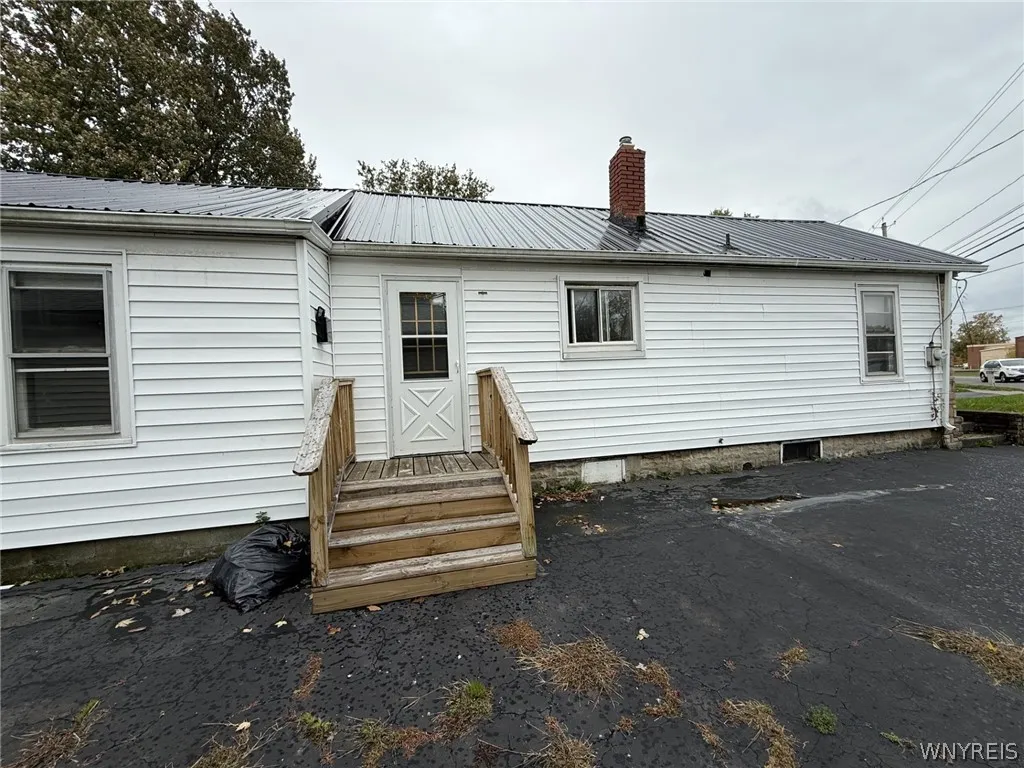 959 Erie Avenue, North Tonawanda, New York 14120, North Tonawanda, New York 14120, 2 Bedroom Bedrooms, 5 Room Rooms,1 BathroomBathrooms,Residential,For Sale,959 Erie Avenue, North Tonawanda, New York 14120,0,B1724075