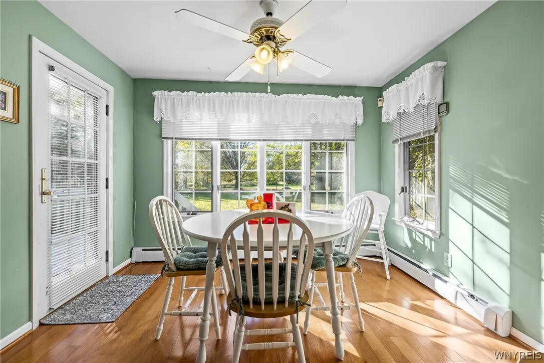 Eat-in kitchen
