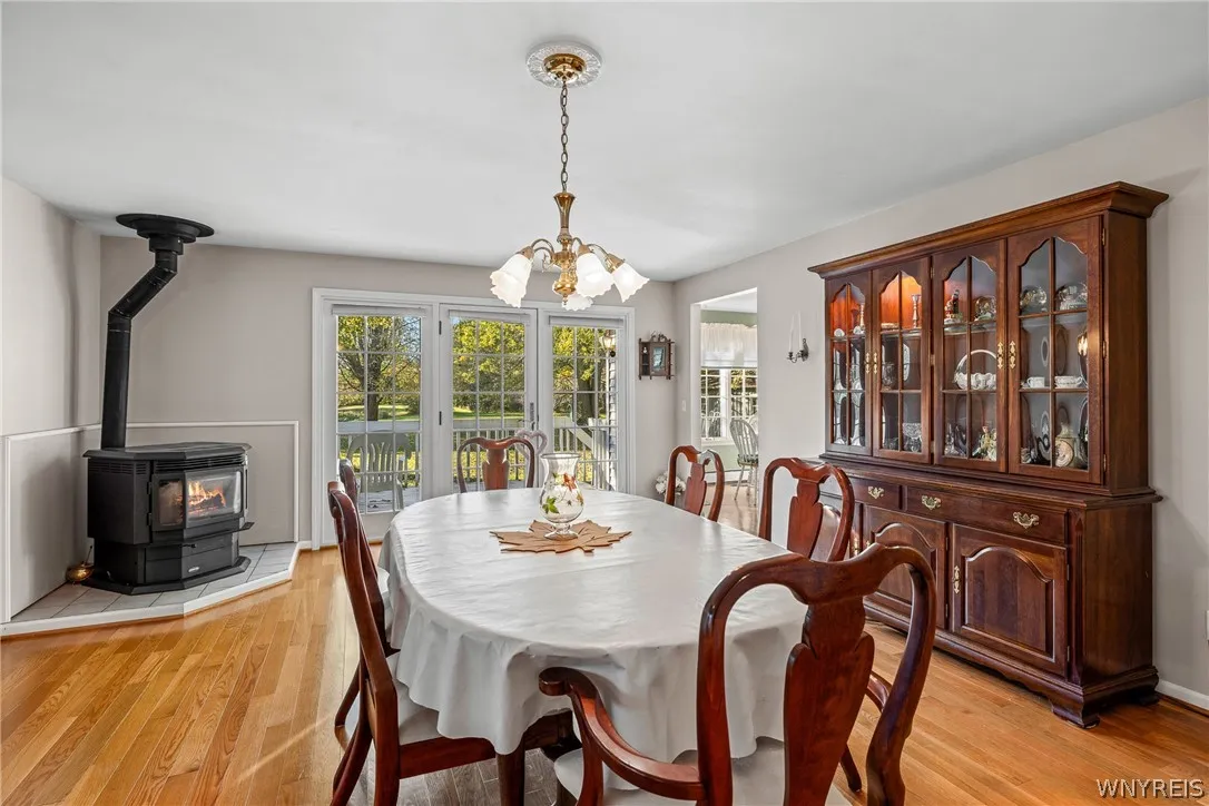 Formal dining room