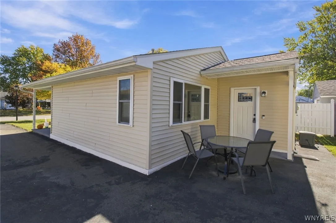 708 Montrose Avenue, Tonawanda, New York 14223, Tonawanda, New York 14223, 2 Bedroom Bedrooms, 5 Room Rooms,1 BathroomBathrooms,Residential,For Sale,708 Montrose Avenue, Tonawanda, New York 14223,0,B1724472