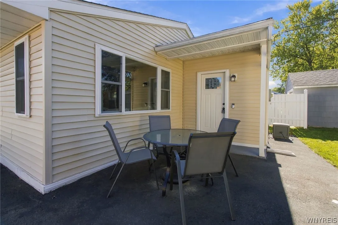 708 Montrose Avenue, Tonawanda, New York 14223, Tonawanda, New York 14223, 2 Bedroom Bedrooms, 5 Room Rooms,1 BathroomBathrooms,Residential,For Sale,708 Montrose Avenue, Tonawanda, New York 14223,0,B1724472