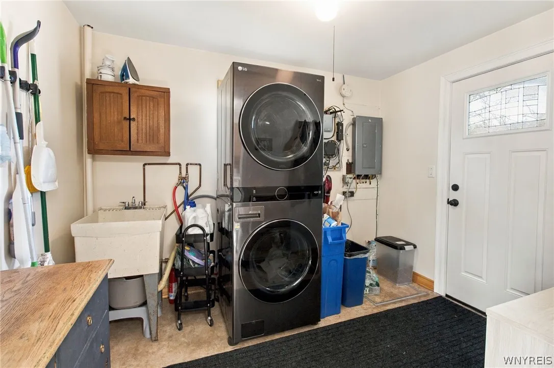 708 Montrose Avenue, Tonawanda, New York 14223, Tonawanda, New York 14223, 2 Bedroom Bedrooms, 5 Room Rooms,1 BathroomBathrooms,Residential,For Sale,708 Montrose Avenue, Tonawanda, New York 14223,0,B1724472