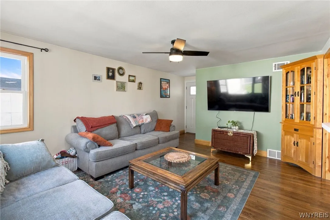 708 Montrose Avenue, Tonawanda, New York 14223, Tonawanda, New York 14223, 2 Bedroom Bedrooms, 5 Room Rooms,1 BathroomBathrooms,Residential,For Sale,708 Montrose Avenue, Tonawanda, New York 14223,0,B1724472
