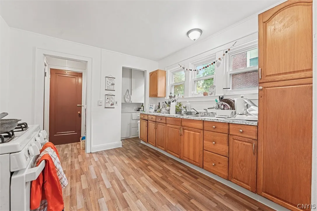 207 Fellows Ave Avenue, Syracuse, New York 13210, Syracuse, New York 13210, 6 Bedroom Bedrooms, ,2 BathroomBathrooms,Residential,For Sale,207 Fellows Ave Avenue, Syracuse, New York 13210,0,S1723193