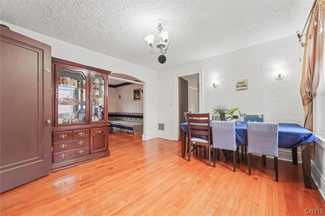 207 Fellows Ave Avenue, Syracuse, New York 13210, Syracuse, New York 13210, 6 Bedroom Bedrooms, ,2 BathroomBathrooms,Residential,For Sale,207 Fellows Ave Avenue, Syracuse, New York 13210,0,S1723193