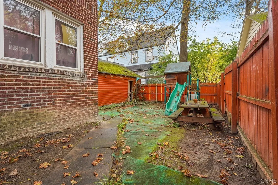 207 Fellows Ave Avenue, Syracuse, New York 13210, Syracuse, New York 13210, 6 Bedroom Bedrooms, ,2 BathroomBathrooms,Residential,For Sale,207 Fellows Ave Avenue, Syracuse, New York 13210,0,S1723193