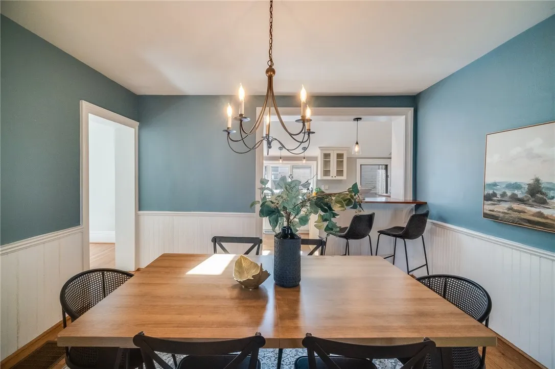 Dress it up or dress it down, this dining hall can flex based on your needs