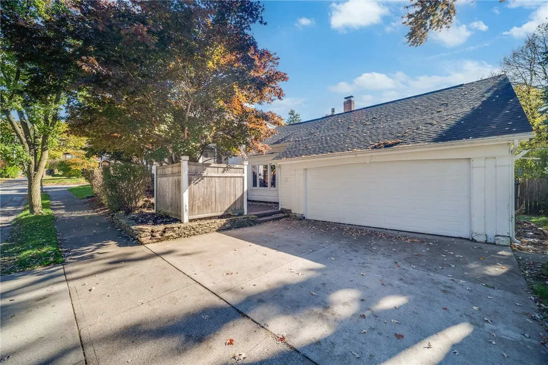 Attached, 2 car garage