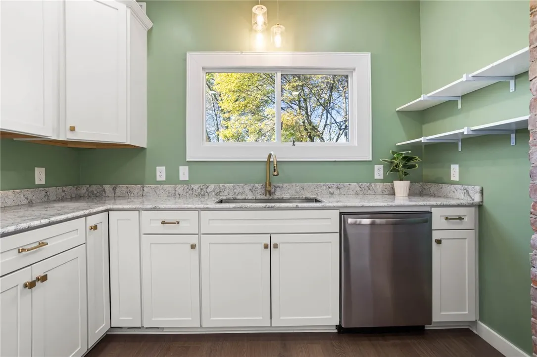 7 Hull Park, Batavia City, New York 14020, Batavia City, New York 14020, 3 Bedroom Bedrooms, 6 Room Rooms,2 BathroomBathrooms,Residential,For Sale,7 Hull Park, Batavia City, New York 14020,0,R1724520