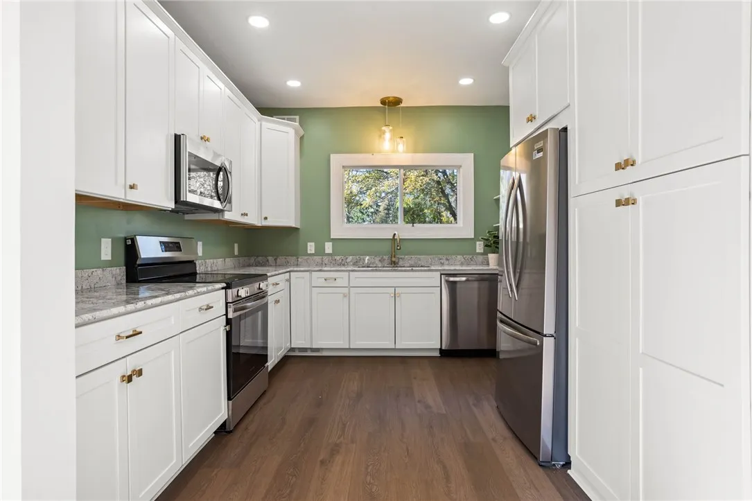 7 Hull Park, Batavia City, New York 14020, Batavia City, New York 14020, 3 Bedroom Bedrooms, 6 Room Rooms,2 BathroomBathrooms,Residential,For Sale,7 Hull Park, Batavia City, New York 14020,0,R1724520