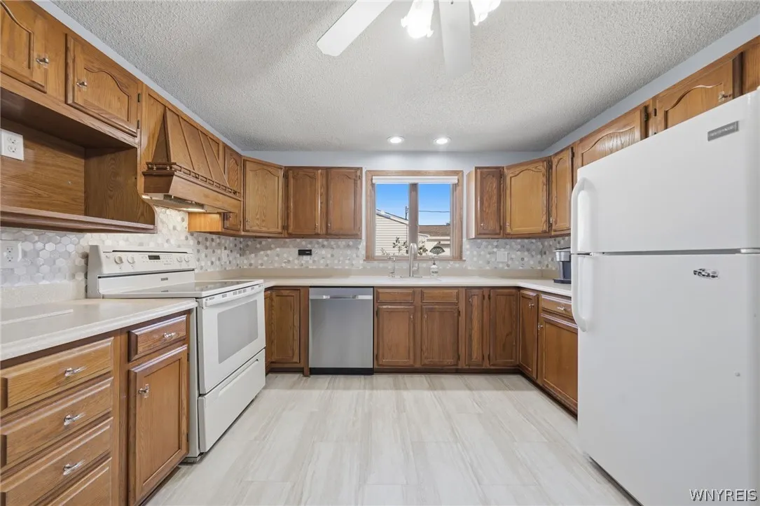 Kitchen Window & Backsplash 2026