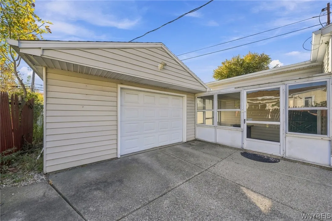 325 Parkedge Avenue, Tonawanda, New York 14150, Tonawanda, New York 14150, 3 Bedroom Bedrooms, 6 Room Rooms,2 BathroomBathrooms,Residential,For Sale,325 Parkedge Avenue, Tonawanda, New York 14150,0,B1724048