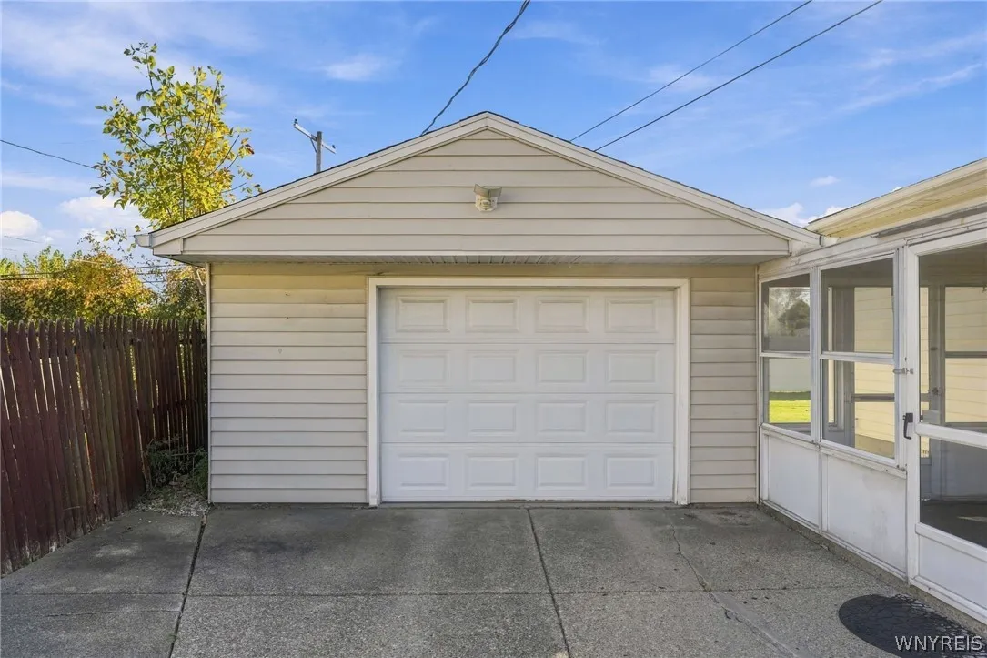 1.5 Car Garage