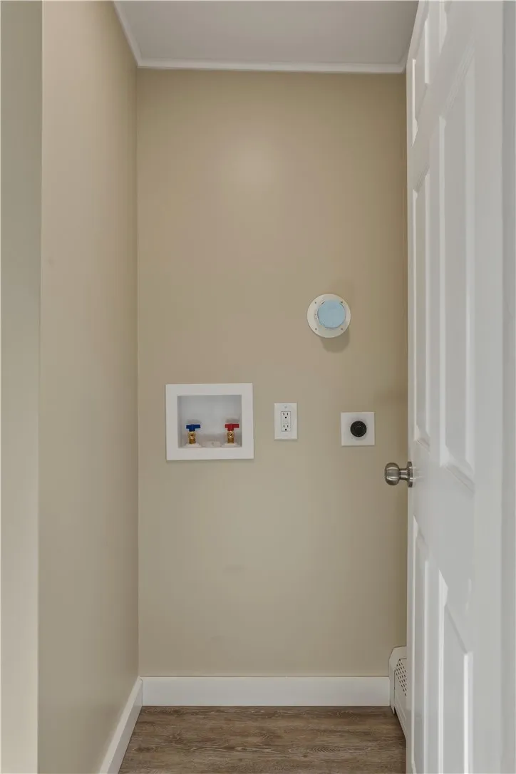 Washer and dryer hookups on the first floor