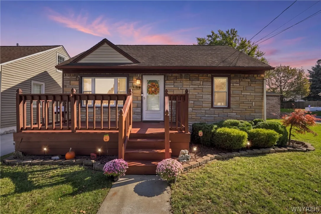 139 Bellwood Avenue, West Seneca, New York 14224, West Seneca, New York 14224, 3 Bedroom Bedrooms, 7 Room Rooms,1 BathroomBathrooms,Residential,For Sale,139 Bellwood Avenue, West Seneca, New York 14224,0,B1719356