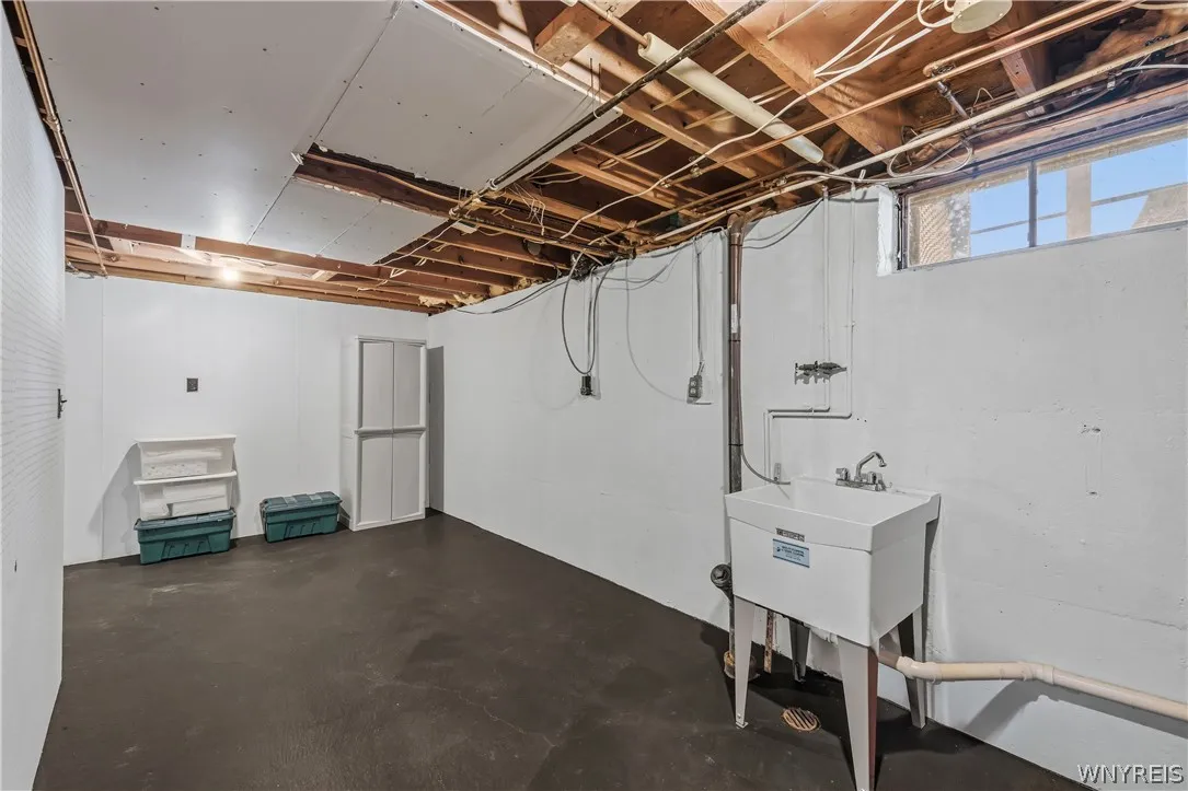 1394 99th St, Niagara Falls, New York 14304, Niagara Falls, New York 14304, 3 Bedroom Bedrooms, 8 Room Rooms,2 BathroomBathrooms,Residential,For Sale,1394 99th St, Niagara Falls, New York 14304,0,B1724178