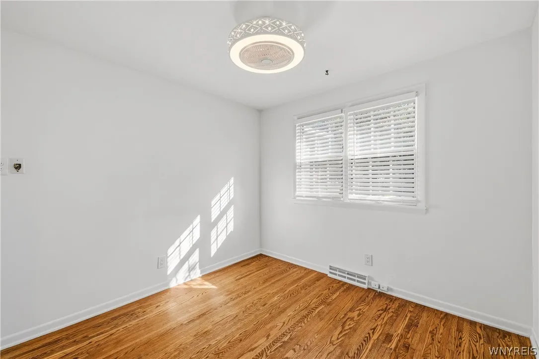 1394 99th St, Niagara Falls, New York 14304, Niagara Falls, New York 14304, 3 Bedroom Bedrooms, 8 Room Rooms,2 BathroomBathrooms,Residential,For Sale,1394 99th St, Niagara Falls, New York 14304,0,B1724178